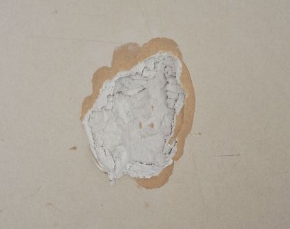 Jak załatać dziurę w ścianie z płyty gipsowo-kartonowej?